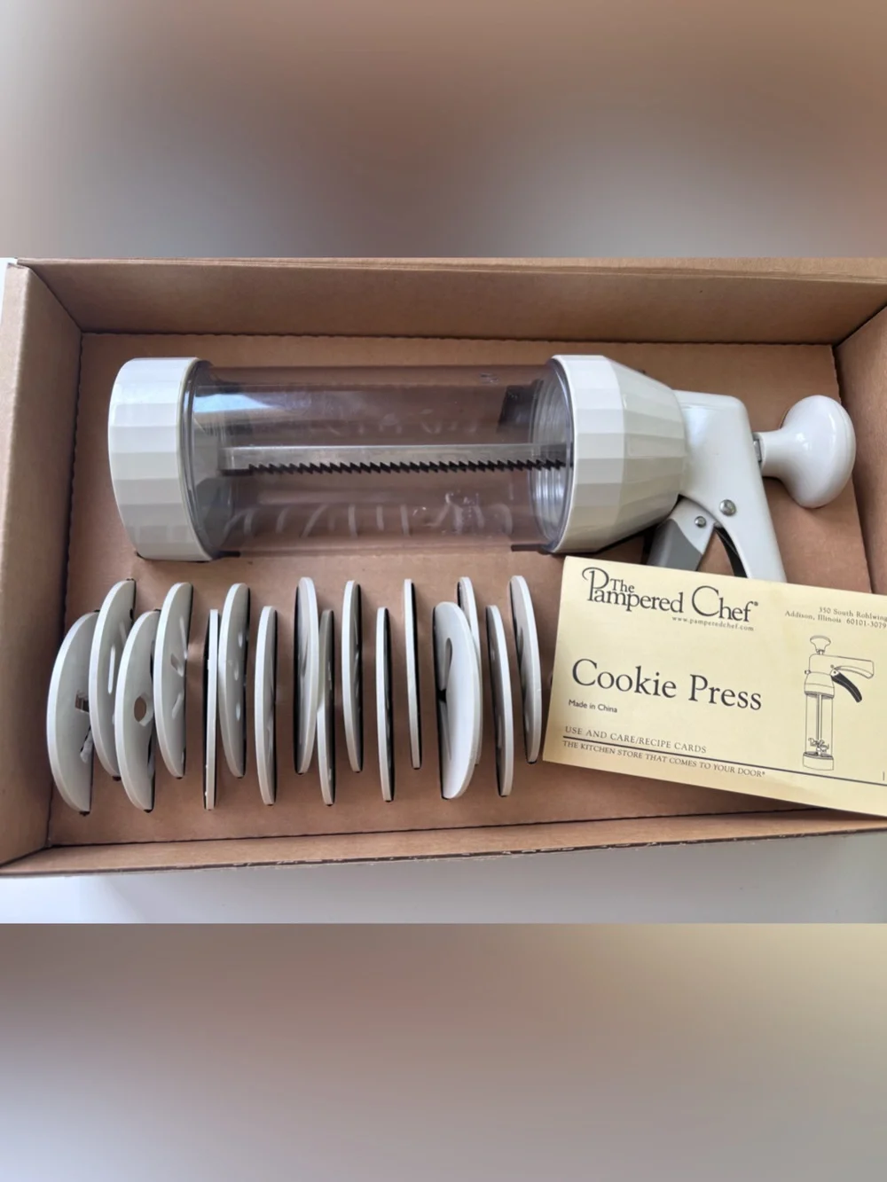 EUC!!! The Pampered Chef White and Gray Cookie Press with Discs